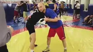 Бросок через бедро - вольная борьба WrestTime