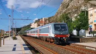 Gli Intercity Siciliani con le E464 in partenza da Taormina-Giardini