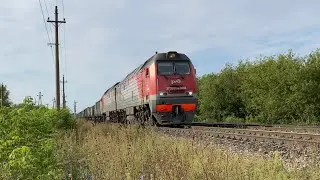 2ТЭ25КМ-0069 с грузовым поездом