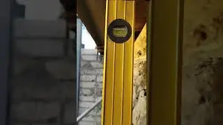 Начинаю ремонт стены.