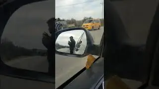רימון הלם מושלך לעבר עבדאללה רוואג'בה בשעה שהוא עומד ליד רכבו