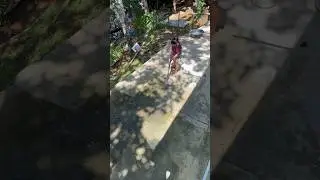 Filipina fights pressure washer and wins clean Cemento 
