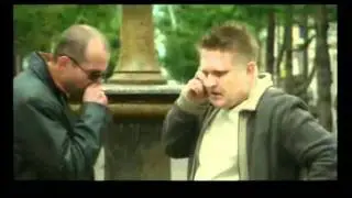 СЛЕЖКА В СКВЕРЕ.