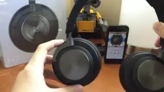 Unboxing Bang and Olufsen H7 Black