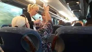 В автобусе коньячком угощают. Весёлая поездка