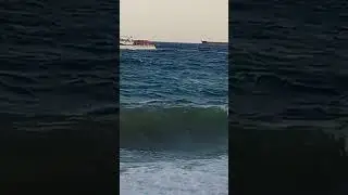 Ялта. Красивое море и теплоход. #ялта #море #shorts #теплоход