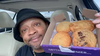 Insomnia Cookies has PB and J Cookies! Should YOU check them out?