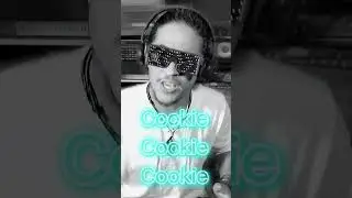 Cookie cookie!! #cockatiel #calopsita