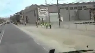Hombre insultando a catalanes