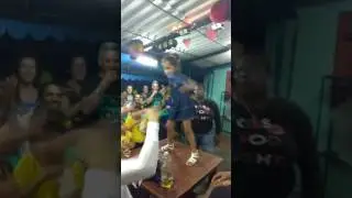 Niña Cubana de 6 años cantando y bailando el shakky shakky.