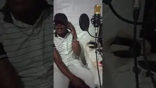 Mr Elton no studio