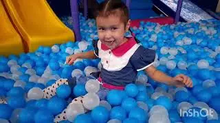 Ball pool? Where is Aliya? #aliyalike #game #ballpool