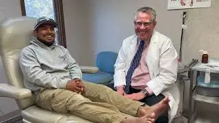 Swimming pool builder treated with laser therapy for fungal toenails. Marco responds in Spanish!