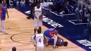 Zion Williamson bulldozes  Isaiah Stewart mid air