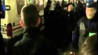 SPECTACLE BLASPHÉMATOIRE - un jeune militant d'Action Française écrasé par un car de police