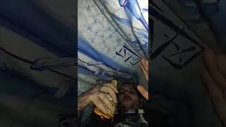 мужик пьет пиво старый мельник
