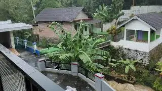 bawah rumahku pas gaes...banjirr