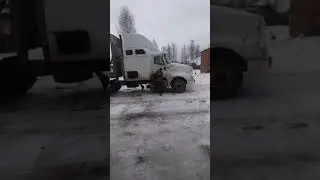 Серёга. поверни камеру ...(гад)