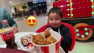 😍🥰Дети в парке,кушают фаст фуд🤩