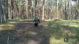 Иллюша набивает футбольный мяч