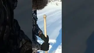 Пешней долбить интереснее, чем мячи пинать😂