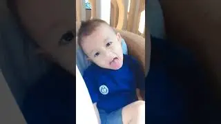 BOCIL SANTAI DI KURSI😄