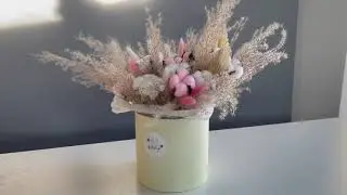 Box with dried flowers | artholidays