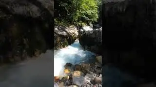 Стремнина перед водопадом на реке Курджипс. Поселок Мезмай