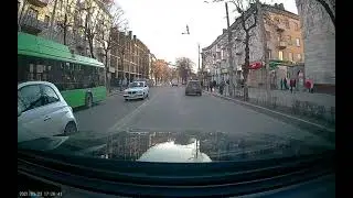 Пример видео днём, китайского видеорегистратора на Mercedes GLC, C-klass в штатный плафон