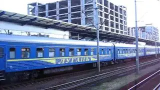 ЧС4 и очень длинный поезд Киев-Луганск.Ст.Дарница
