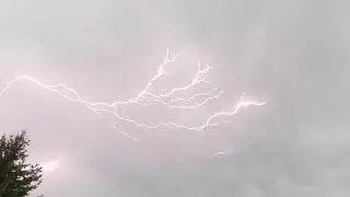 Молния.