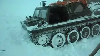 Геологи провалились под лед.