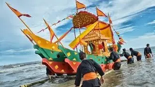 Jutaan Warga Kaltara Menyaksikan Detik-detik Pelarungan Padaw Tuju Dulung di Festival Iraw Tengkayu