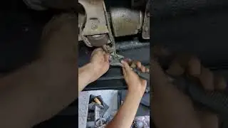 Установка траверсы раздатки на Ниву 