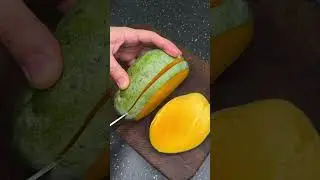 Брускетта с манго и креветками