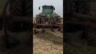 Внесение жидкого навоза в почву #сельскоехозяйство #агроном #навоз #удобрения #farm #farming