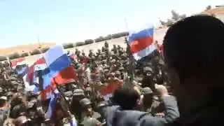 Сирийские солдаты под российскими флагами
