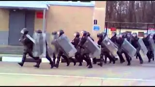 Борьба полиции с гражданскими...