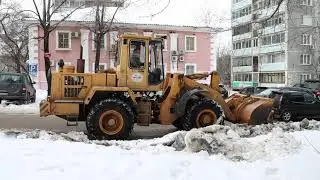 Очистка ул. Владивостокской от снега