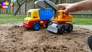 Giochi da spiaggia - Escavatore e camion giocattolo - AlexKidsTV