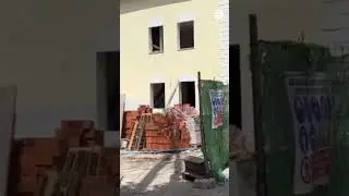 Muere un trabajador en Madrid al caerle encima una máquina retroexcavadora 