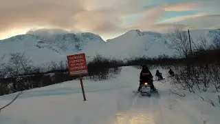 На снегоходах по озеру в Хибинах 2023
