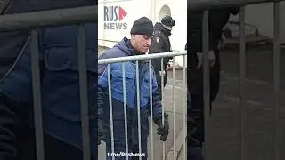 ⭕️ В Москве полицейские окружили кладбище, где похоронят Алексея Навального