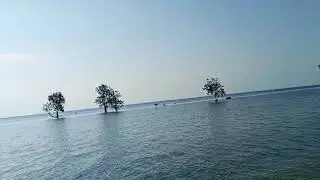 keseruan ombak dipantai skera pulai bintan Riau
