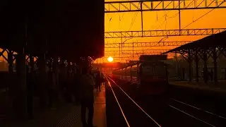 Поезда на ЖД Выхино на закате