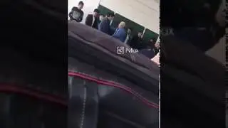 Преподаватель из Узбекистана избил студентов за отсутствие галстуков
