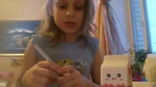 Открываем с молочком бумажные сюрпризики!