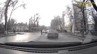 Придурок за рулем!