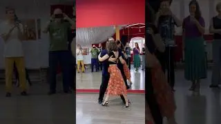 Хиро в линию с перекатом в близком. Аргентинское танго. 