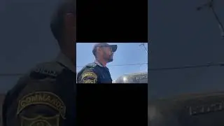 پولیس کی وردی میں کئ علاقوں سے وارداتیں کرتا ہوا Corolla گاڑی